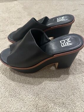 M4D3 Black Leather Platform Sandal with Brown Trim